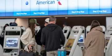 American Airlines Says Flights Resuming After Technical Issue