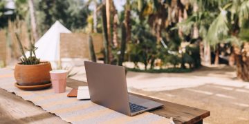 18 Best Side Hustles for Introverts To Make Extra Money