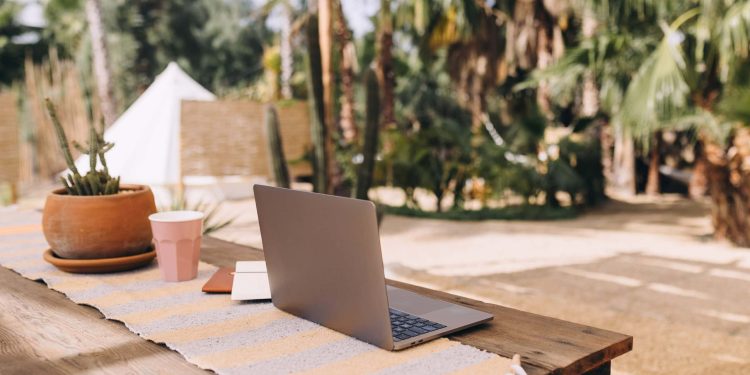 18 Best Side Hustles for Introverts To Make Extra Money