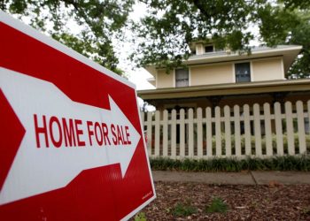 US pending home sales hit 21-month high in November