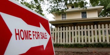 US pending home sales hit 21-month high in November