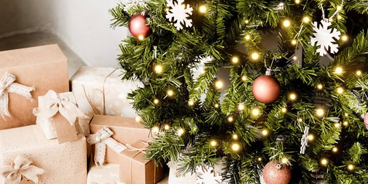 How to Save Money This Holiday Shopping Season