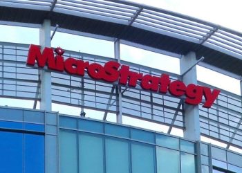 MicroStrategy Sinks After Nasdaq 100 Inclusion: Bitcoin Bet Under Fire?