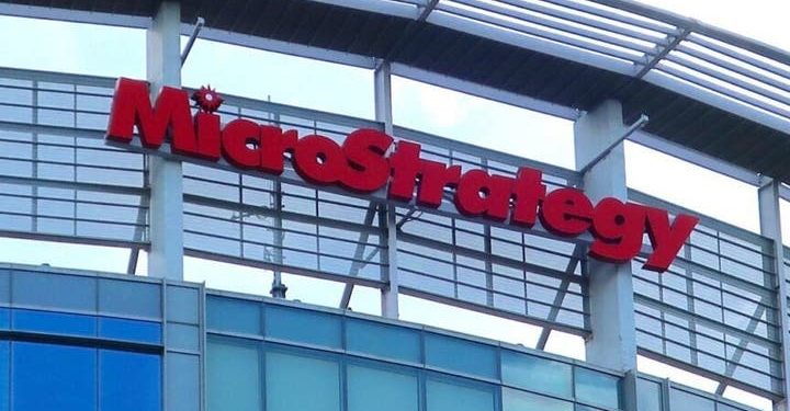 MicroStrategy Sinks After Nasdaq 100 Inclusion: Bitcoin Bet Under Fire?