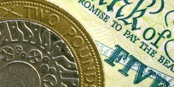 Pound Sterling gains with investors looking for fresh cues about BoE interest rate path