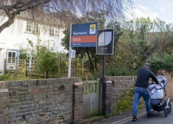 UK mortgage market perks up as refinancing burden eases