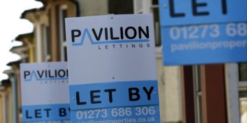 Demand for UK rented properties falls for first time since pandemic