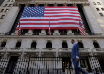 Shift to passive strategies leads to $450bn of outflows from active funds