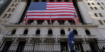 Shift to passive strategies leads to $450bn of outflows from active funds