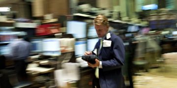 Record $600bn pours into global bond funds in 2024