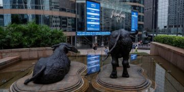 Hong Kong stocks rise ahead of US inflation data