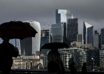 UK economy unexpectedly failed to grow in third quarter
