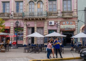 Tourism squeezed in Argentina as peso strengthens