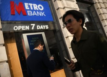 Metro Bank bosses buy shares as profits return