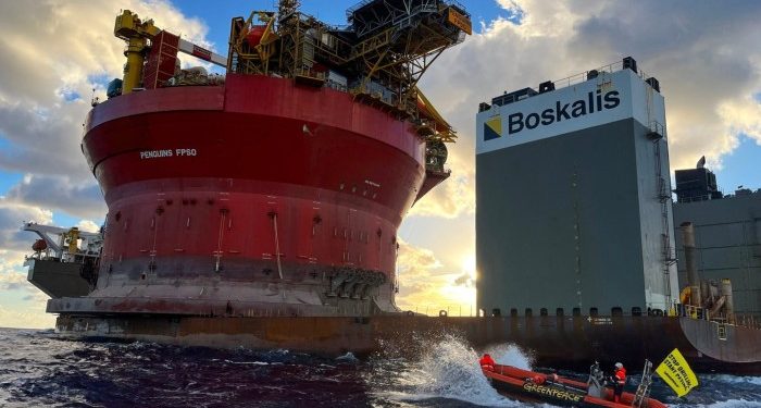 Shell and Greenpeace agree settlement after protesters boarded vessel