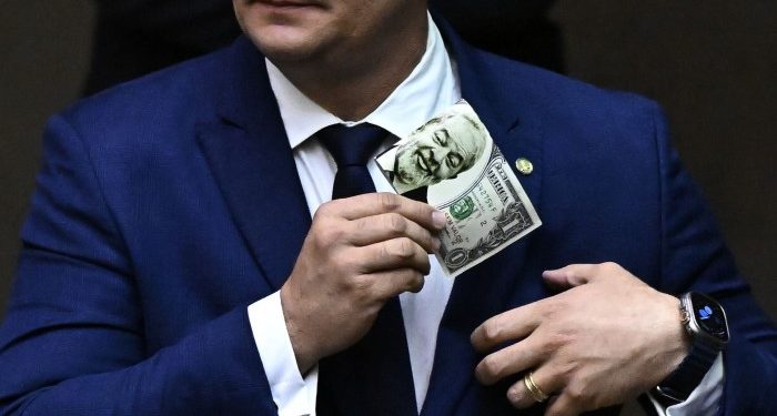 Brazil’s fiscal shortfall sends currency plumbing new lows