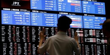 Japan active funds, like global peers, underperform passive rivals