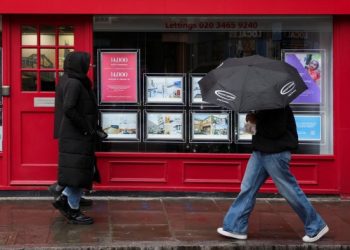 England house prices ‘affordable’ only for richest 10% in 2022-23