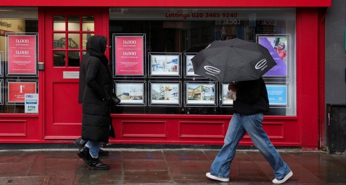 England house prices ‘affordable’ only for richest 10% in 2022-23