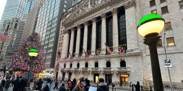 Tech pullback drags Wall Street stocks lower