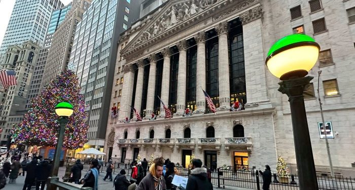 Tech pullback drags Wall Street stocks lower