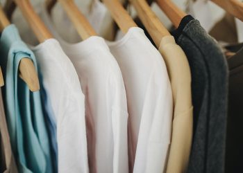 Amazon stock notches sixth straight gain on Friday