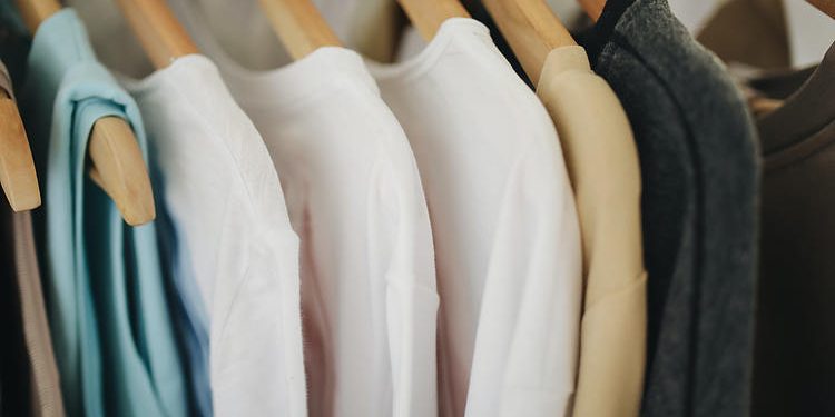 Amazon stock notches sixth straight gain on Friday