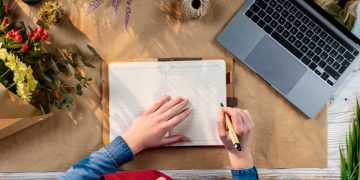 How to Make a Wedding Budget