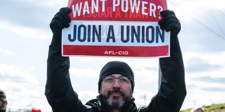 SEIU Joins Forces With AFL-CIO Ahead of New Trump Era