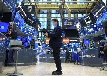 S&P 500 clinches first record close of 2025, Dow pops after Trump takes spotlight at Davos