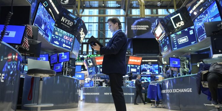 S&P 500 clinches first record close of 2025, Dow pops after Trump takes spotlight at Davos