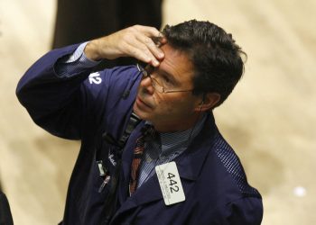 Dow pops higher, tech weighs on Nasdaq as Treasury yields keep climbing