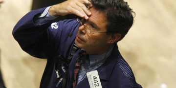 Dow pops higher, tech weighs on Nasdaq as Treasury yields keep climbing