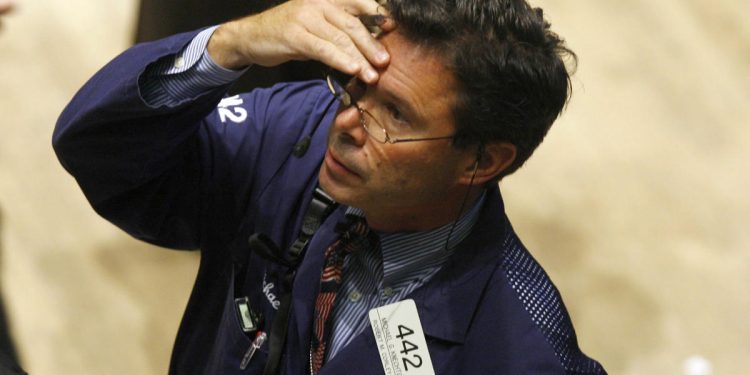 Dow pops higher, tech weighs on Nasdaq as Treasury yields keep climbing