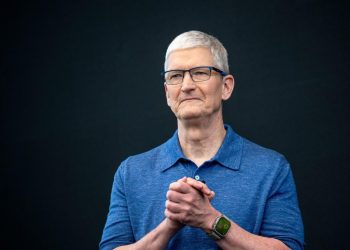 Apple CEO Pay Rises 18%; Company Opposes Anti-Diversity Measure