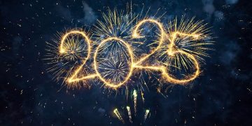Tim Cook, Mark Zuckerberg, Elon Musk, And More: Tech Moguls Post Upbeat New Year Greetings: ‘Have A Good Feeling About 2025’ – Alphabet (NASDAQ:GOOG), Apple (NASDAQ:AAPL)