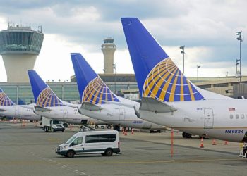 United Airlines Technical Signals Show Clear Skies Ahead Of Earnings – United Airlines Holdings (NASDAQ:UAL)