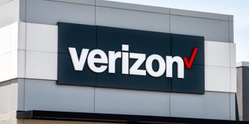 Verizon, Boeing And 3 Stocks To Watch Heading Into Friday – American Express (NYSE:AXP), Boeing (NYSE:BA)