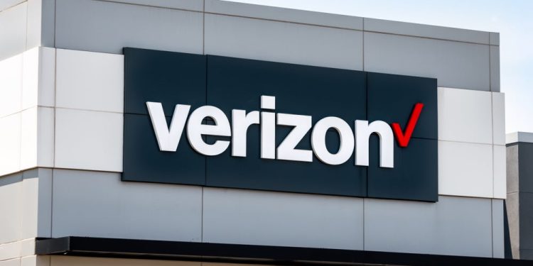 Verizon, Boeing And 3 Stocks To Watch Heading Into Friday – American Express (NYSE:AXP), Boeing (NYSE:BA)