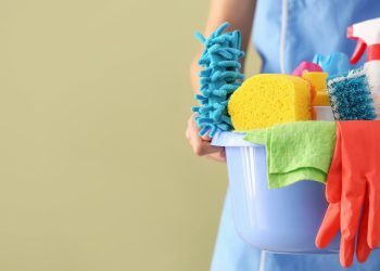 How To Start a Remote Cleaning Business and Make $100,000+ Each Year