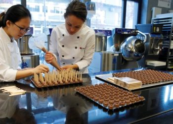 Record cocoa prices prompt buyers to delay orders, says Swiss chocolate maker