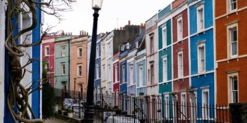 UK debt market sell-off threatens mortgage pain for households