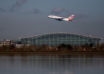 European aviation industry forced to buy greener fuels