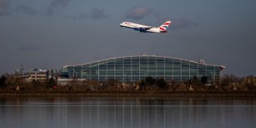 European aviation industry forced to buy greener fuels