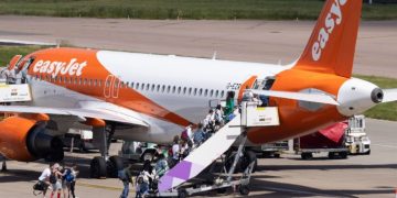 EasyJet cuts losses by half on increase in Christmas travel