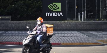 Retail investors pour $900mn into Nvidia as they chase ‘buying opportunity’