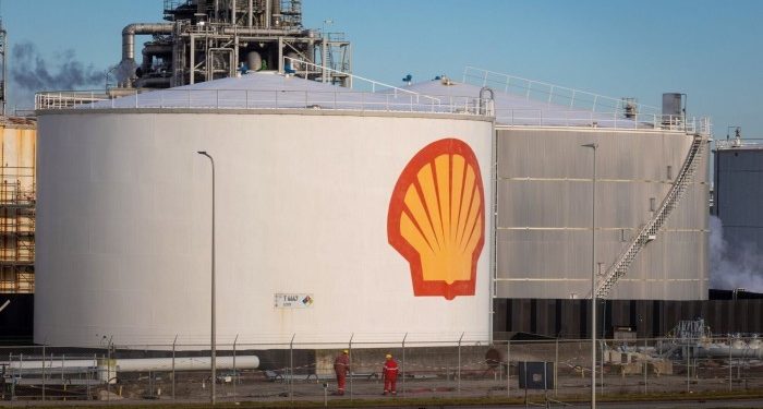 Shell raises dividend despite earnings slump