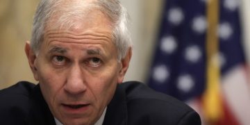 FDIC chief warns there could be ‘high price’ for slashing bank regulations