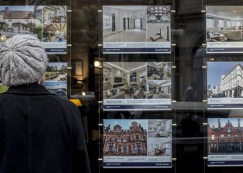UK mortgage approvals fall in November