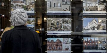 UK mortgage approvals fall in November